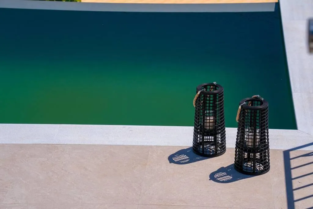 Luxury Seafront Villa Liberty With Pool In Φισκάρδο