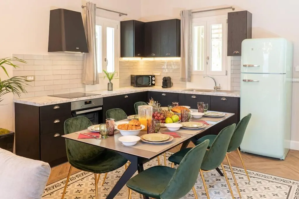 Luxury Seafront Villa Liberty With Pool In Φισκάρδο Ελλάδα