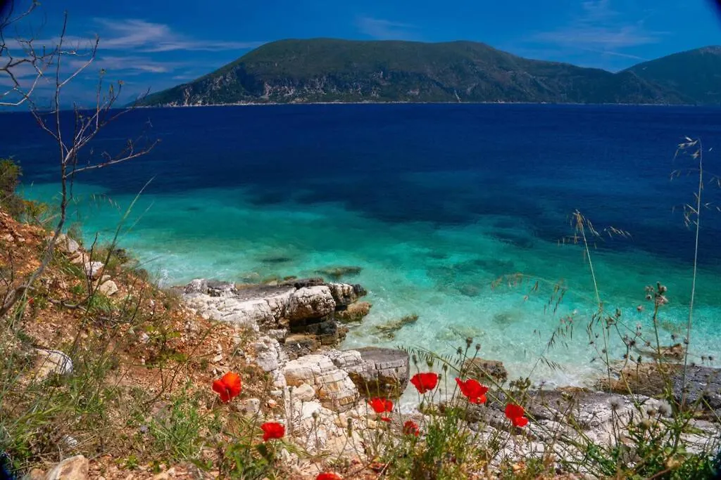 Luxury Seafront Villa Liberty With Pool In Φισκάρδο