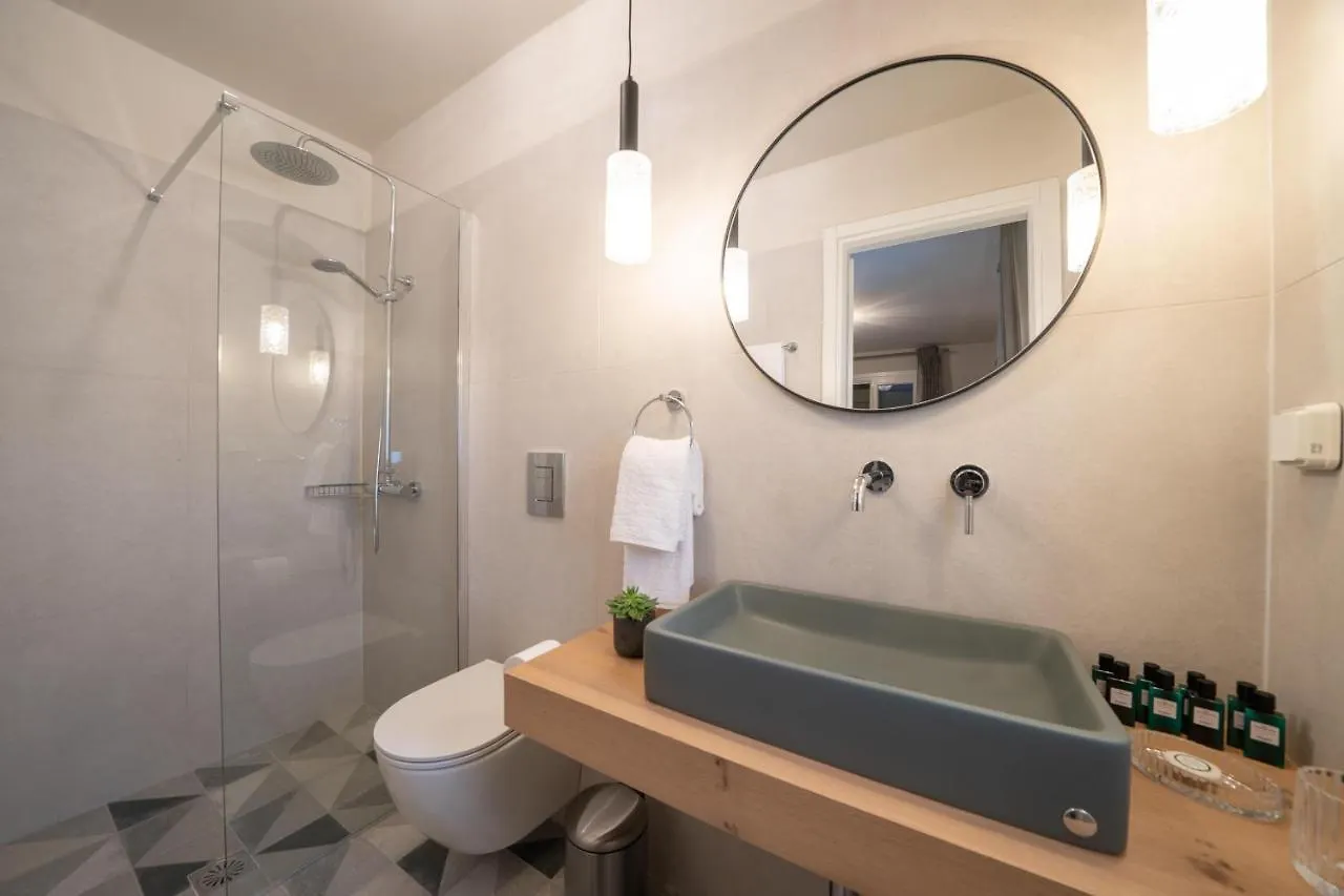 Luxury Seafront Villa Liberty With Pool In Φισκάρδο Ελλάδα