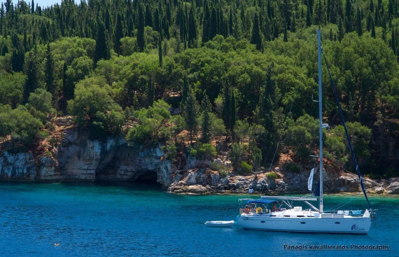 Luxury Seafront Villa Liberty With Pool In Φισκάρδο Ελλάδα